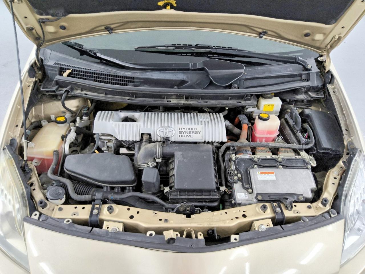 2011 Toyota Prius Two Tan vin: JTDKN3DU9B1463308
