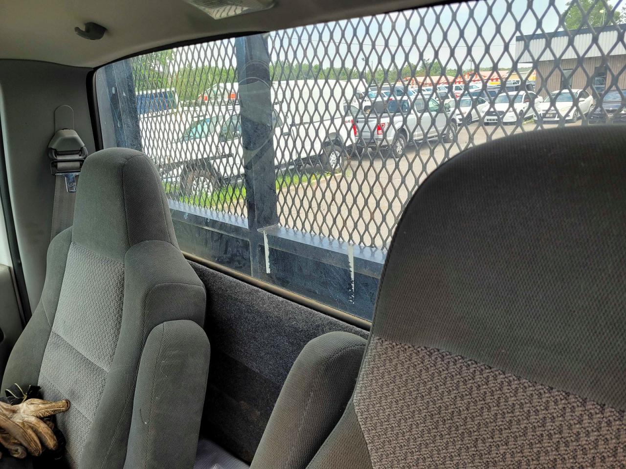 2004 Ford F750 Super Duty White vin: 3FRXF75TX4V696780