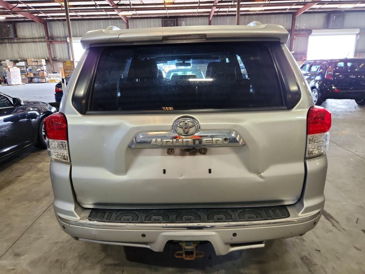 2011 Toyota 4runner Sr5 Silver vin: JTEZU5JR1B5032575
