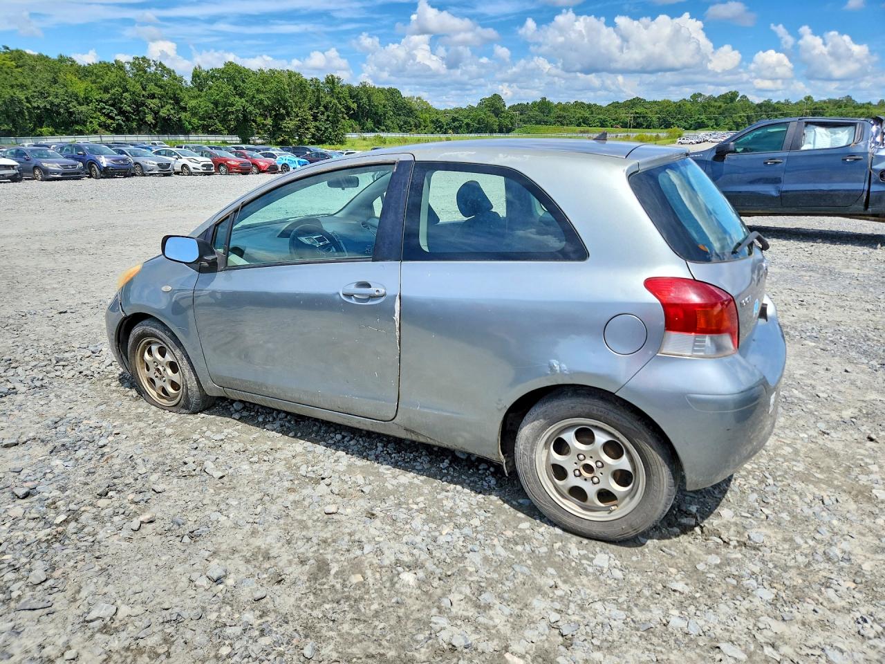 2009 Toyota Yaris Base Серебряный vin: JTDJT903X95263929