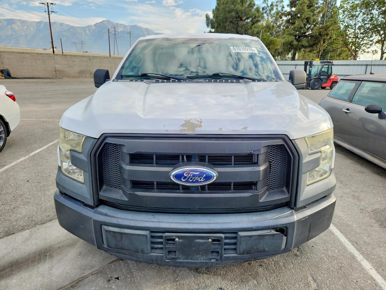 2015 Ford F150 White vin: 1FTMF1C88FKE52461