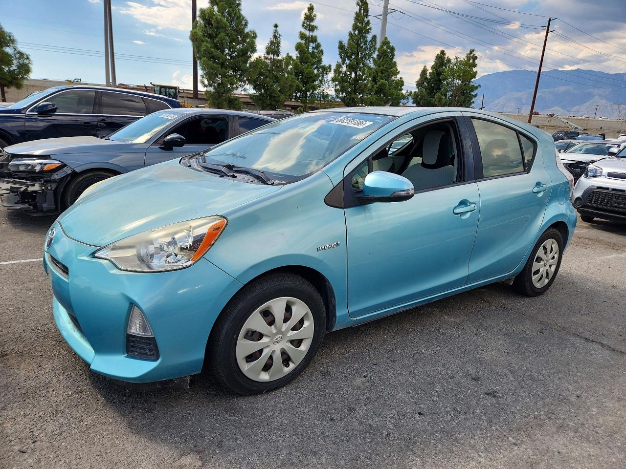 2014 Toyota Prius C One Turquoise vin: JTDKDTB37E1077844