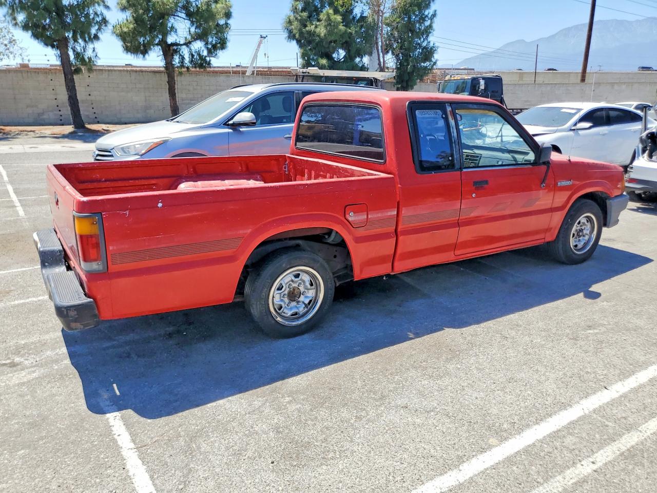 1991 Mazda B2600 Cab Plus Red vin: JM2UF3143M0116622