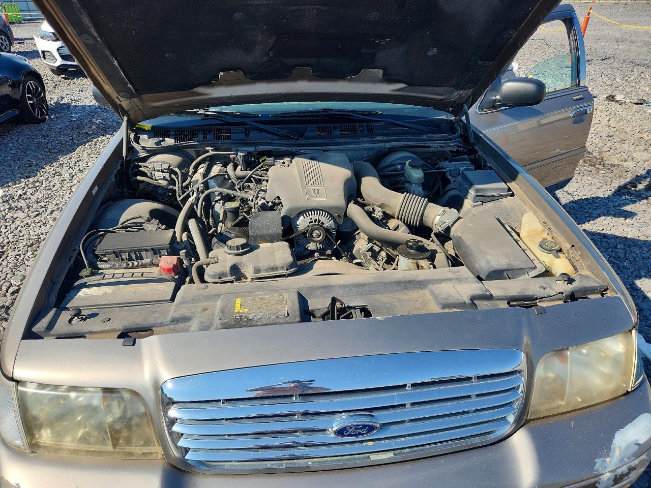 2004 Ford Crown Victoria Lx Beige vin: 2FAFP74W74X124373