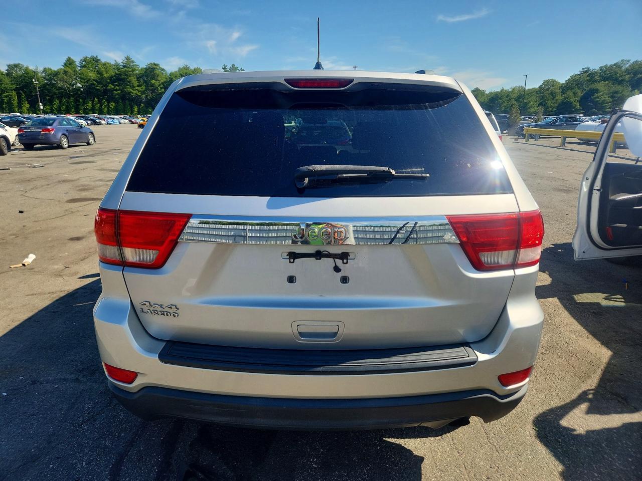2011 Jeep Grand Cherokee Laredo Silver vin: 1J4RR4GGXBC551491
