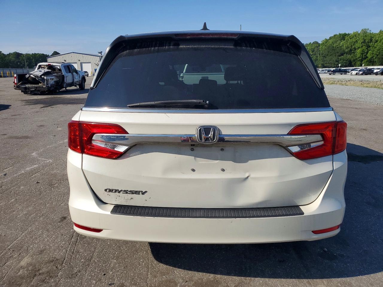 2018 Honda Odyssey Ex White vin: 5FNRL6H54JB065731