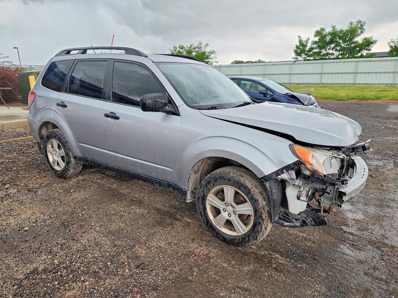 2013 Subaru Forester 2.5x Серебряный vin: JF2SHABC1DH410913