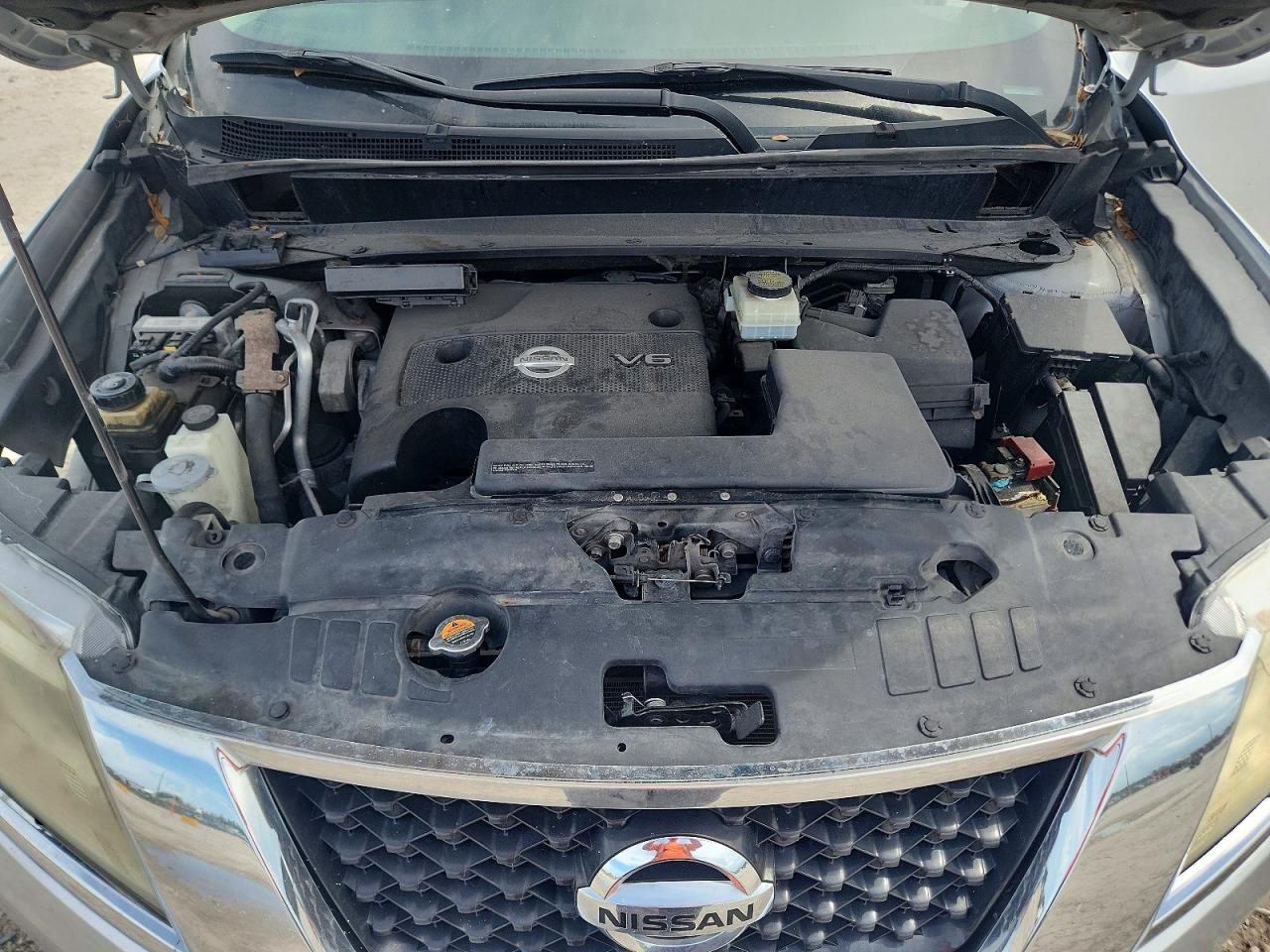 2014 Nissan Pathfinder Sv Серебряный vin: 5N1AR2MMXEC651902