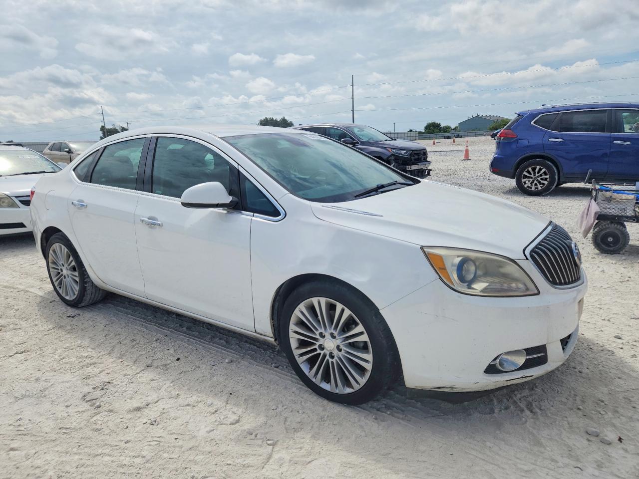 2014 Buick Verano White vin: 1G4PP5SK1E4172412