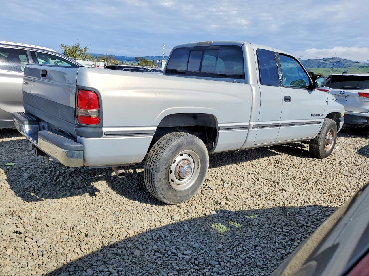 2000 Dodge Ram 2500 Silver vin: 3B7KC23Z7YG147669
