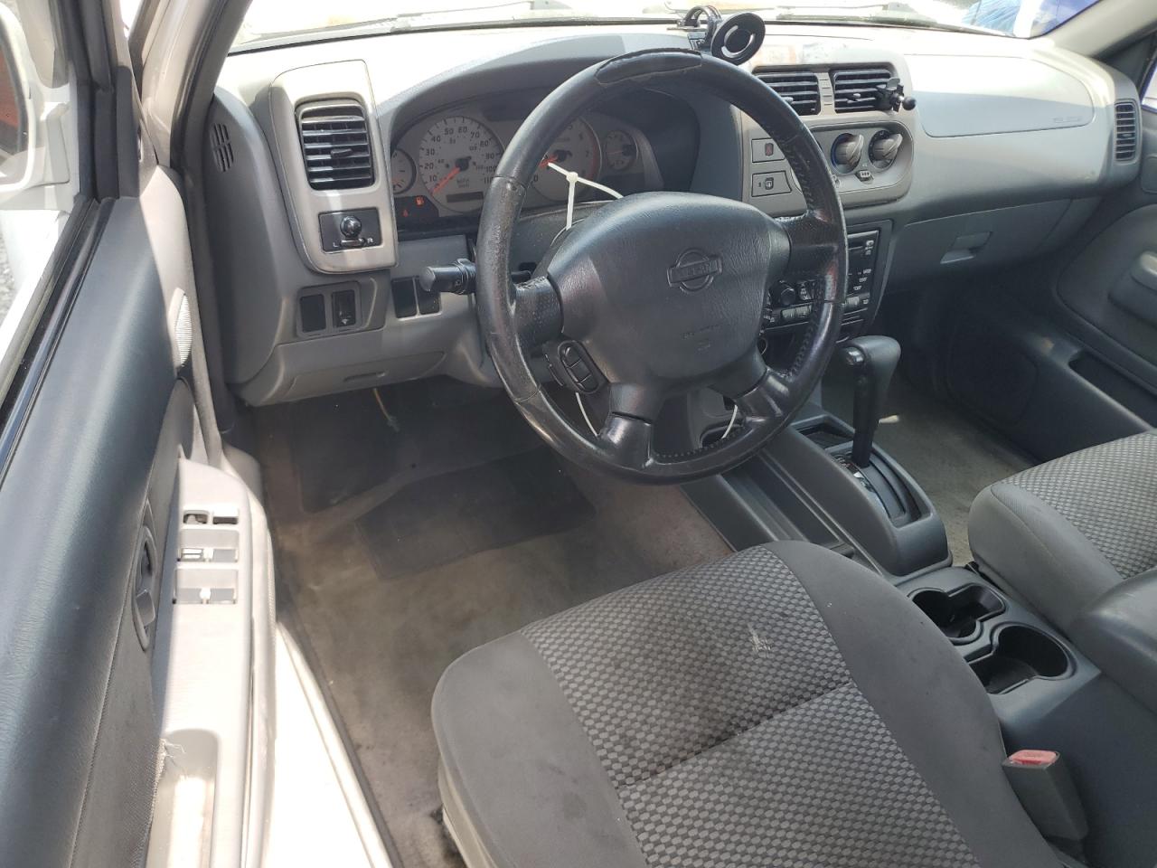 2001 Nissan Frontier Xe Белый vin: 1N6ED27T21C314185