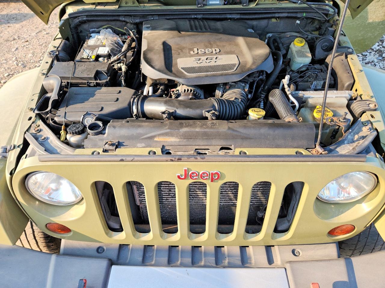 2013 Jeep Wrangler Unlimited Sahara Green vin: 1C4BJWEG5DL602993