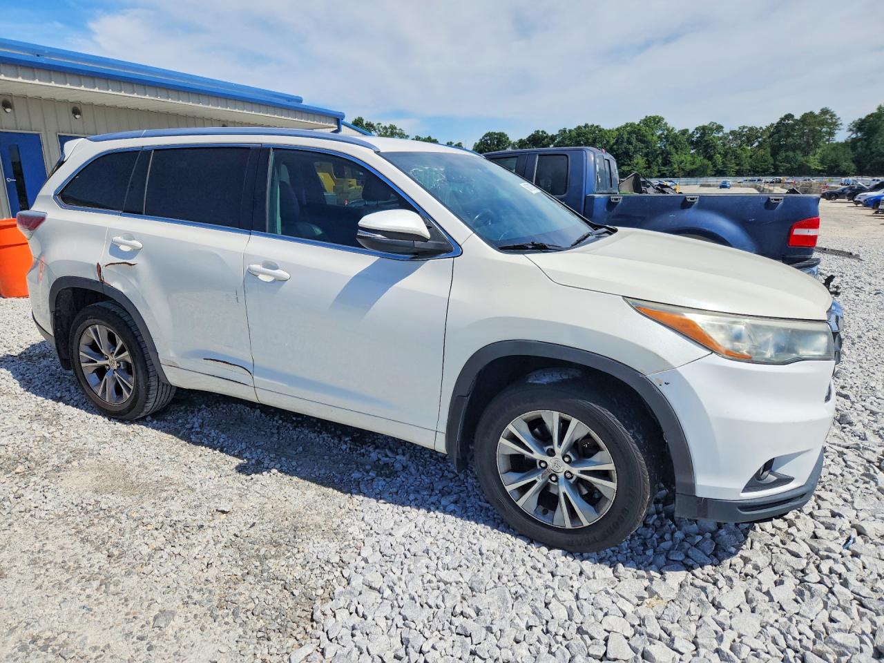 2015 Toyota Highlander Xle White vin: 5TDJKRFH8FS092965