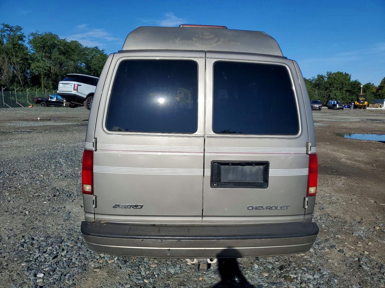 2003 Chevrolet Astro Gold vin: 1GBDM19X23B126790