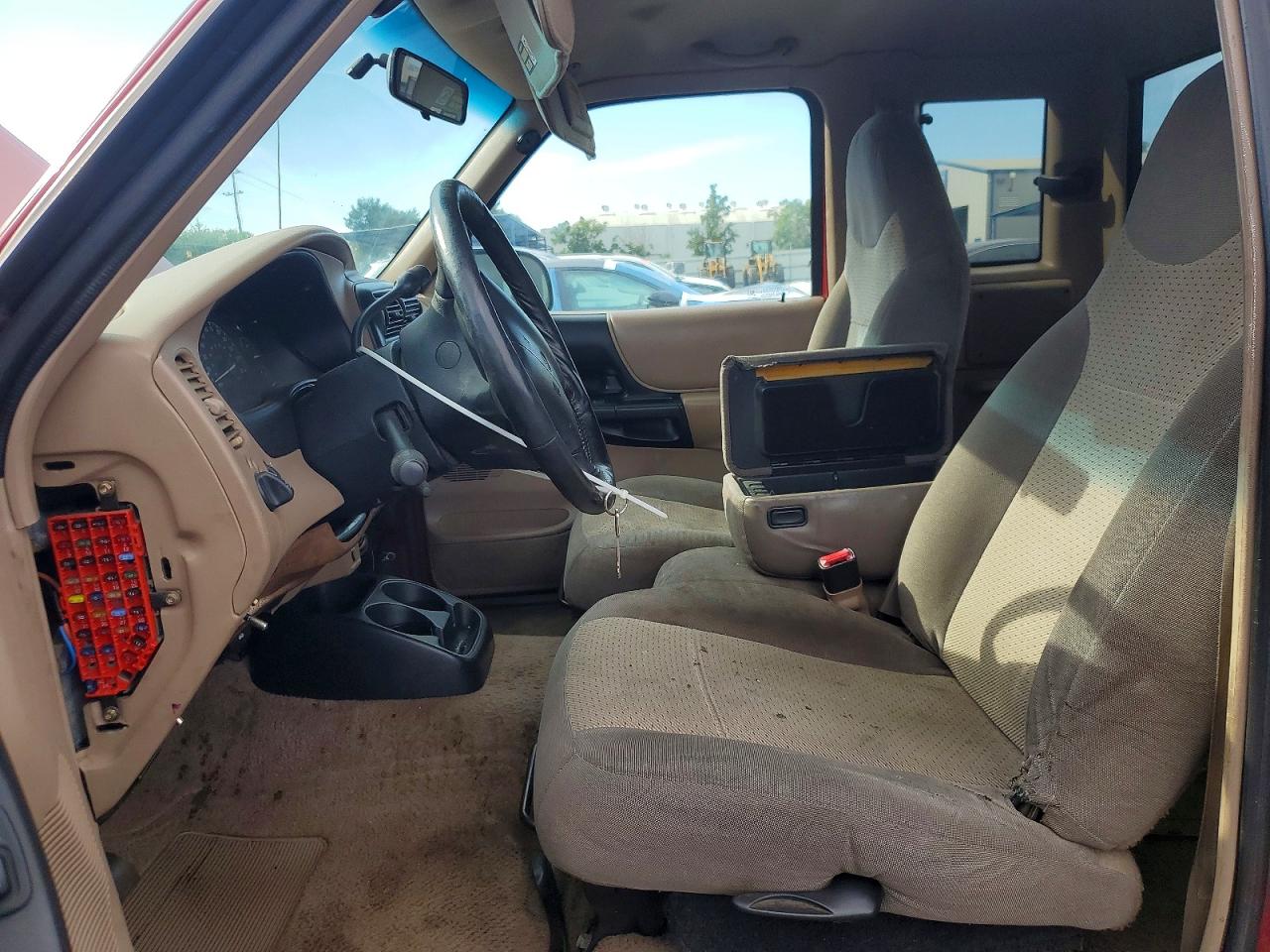 1998 Mazda B3000 Cab Plus Red vin: 4F4YR16U6WTM26086