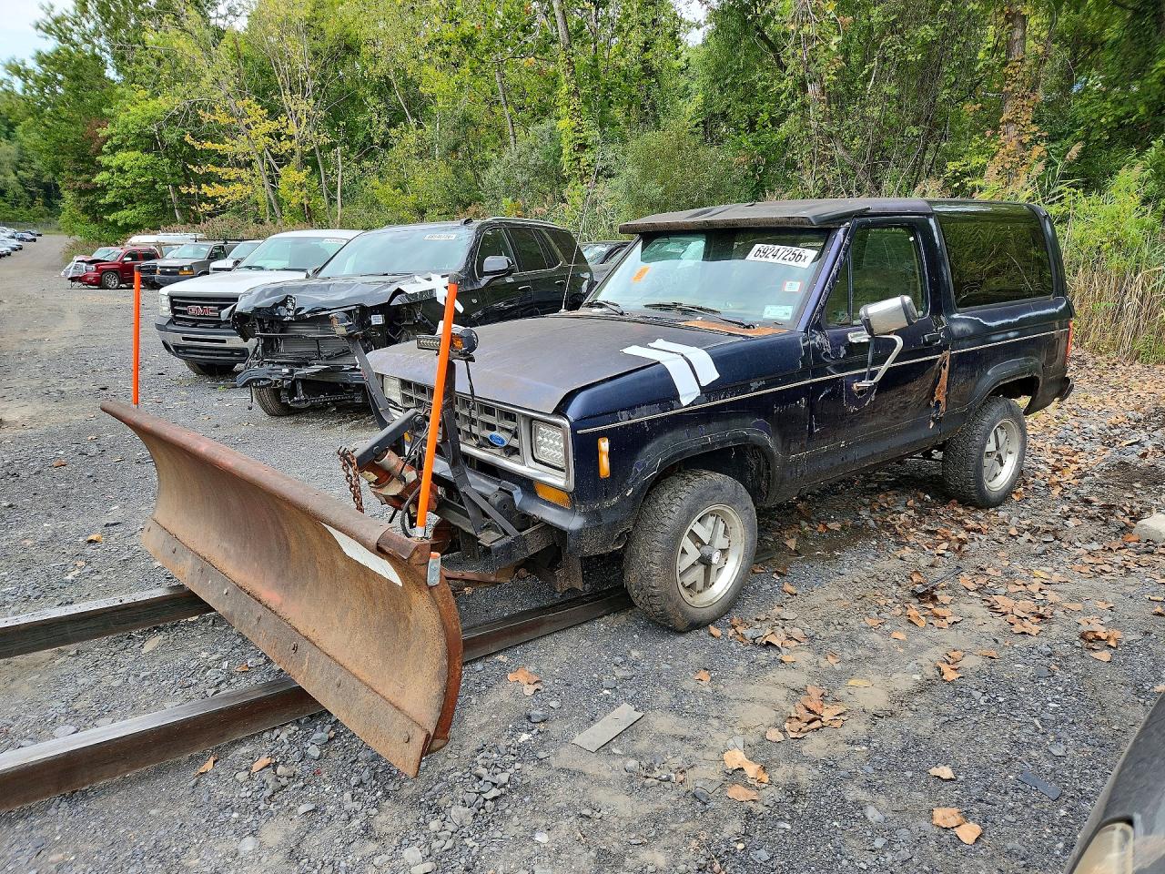 1988 Ford Bronco Ii Blue vin: 1FMCU14T3JUC83043