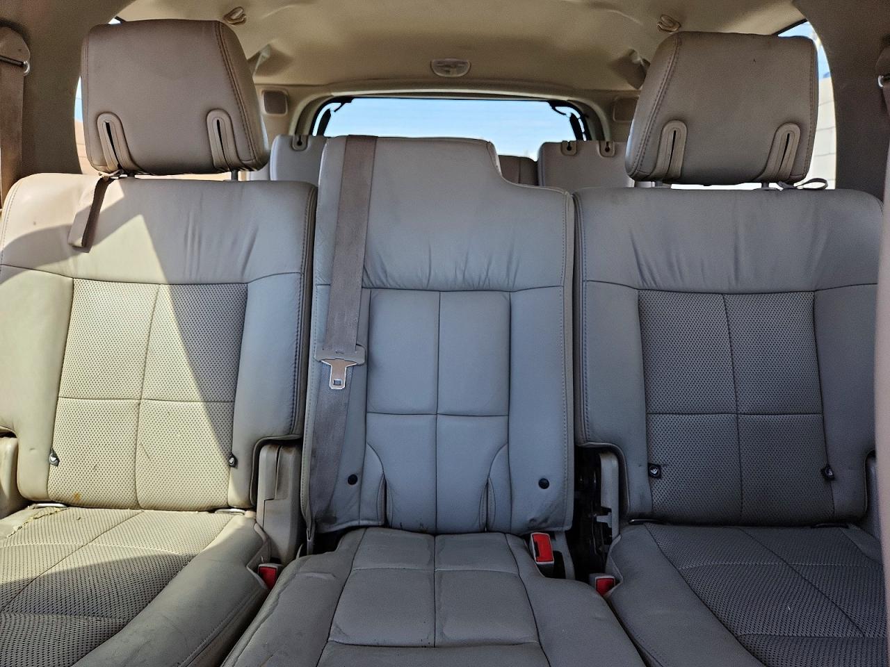 2011 Lincoln Navigator L White vin: 5LMJJ3H59BEJ04598