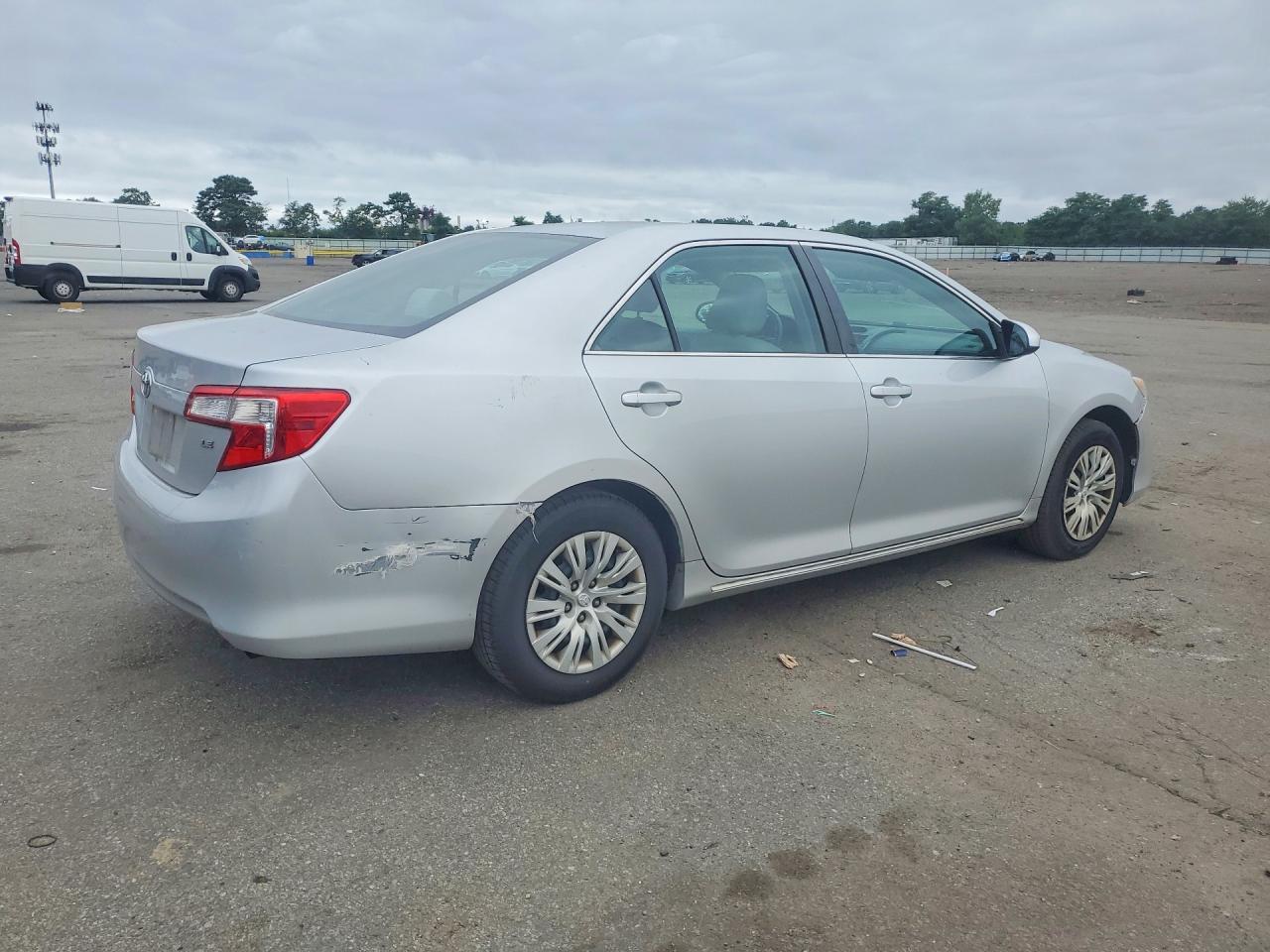 2013 Toyota Camry Le Silver vin: 4T4BF1FK7DR280196