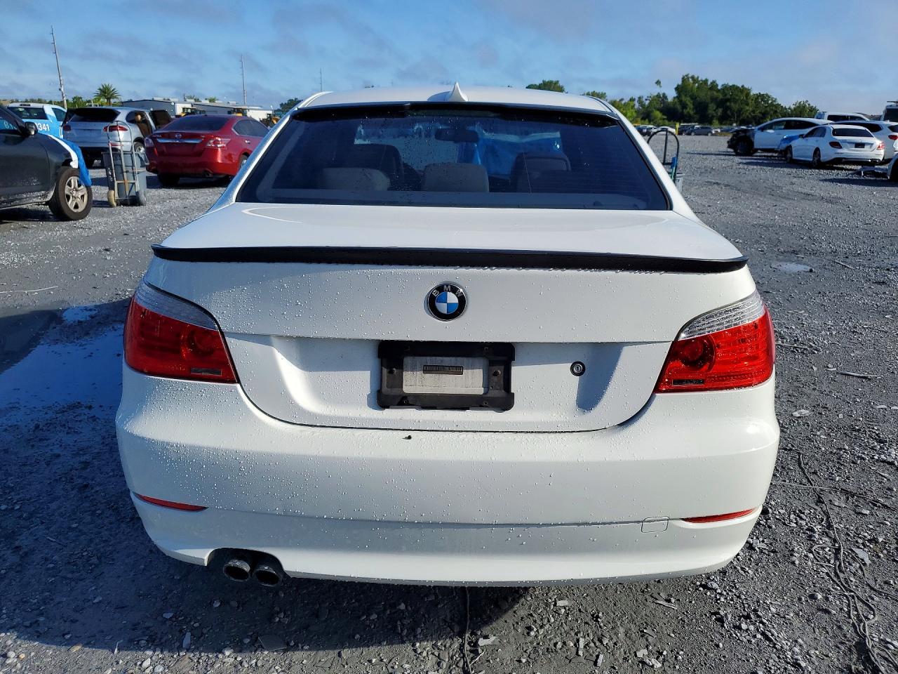 2010 Bmw 528 Xi White vin: WBANV1C50AC156847