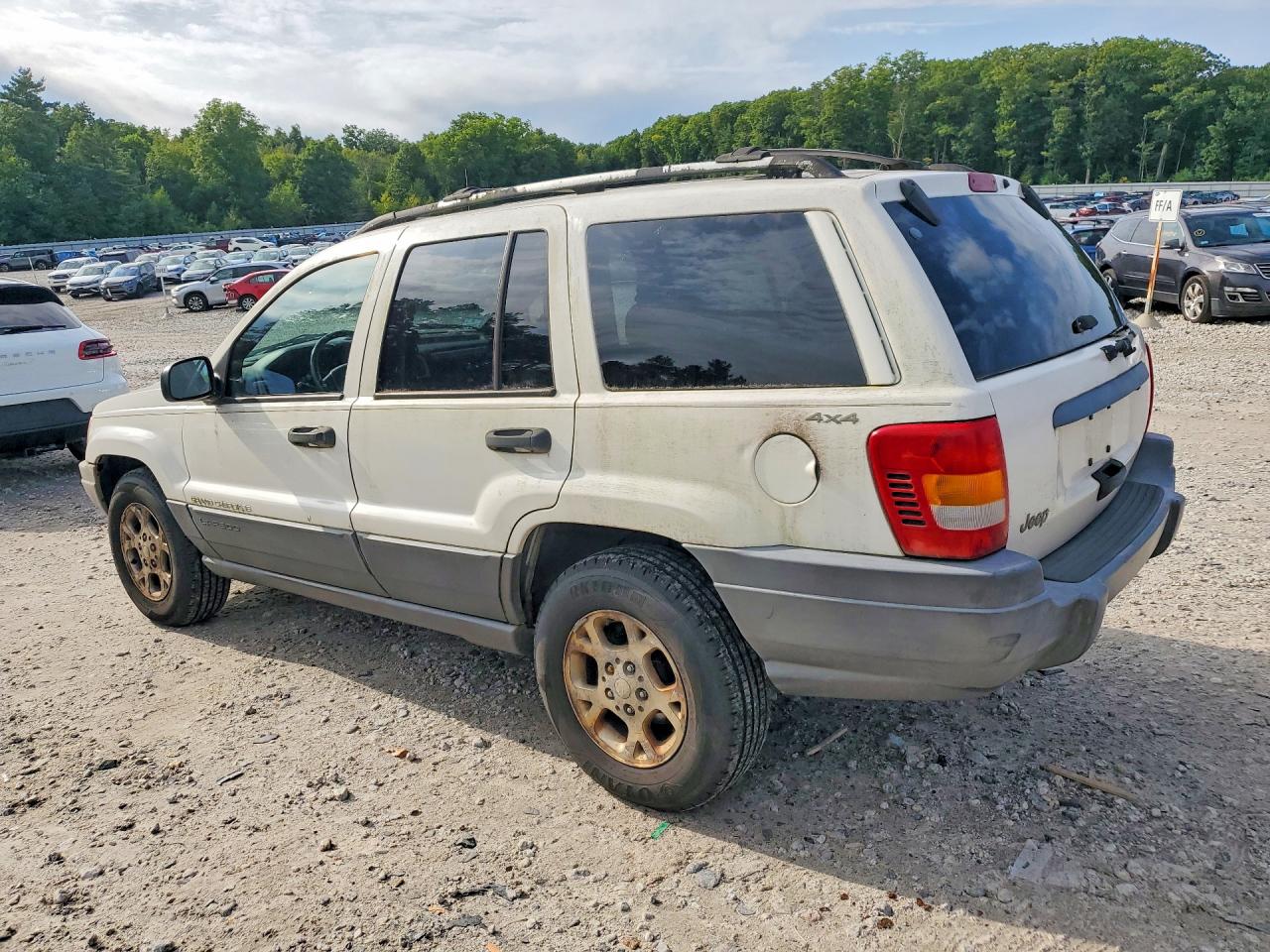 2001 Jeep Grand Cherokee Laredo White vin: 1J4GW48S11C718306