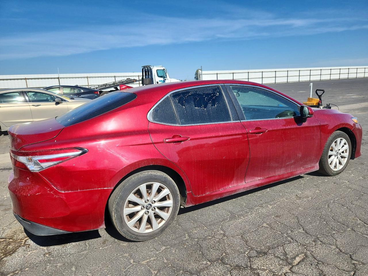 2020 Toyota Camry Le Red vin: 4T1C11AKXLU334674