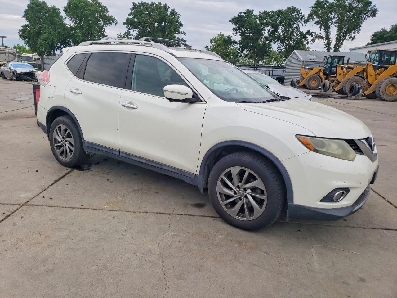 2015 Nissan Rogue S White vin: 5N1AT2MV2FC841463