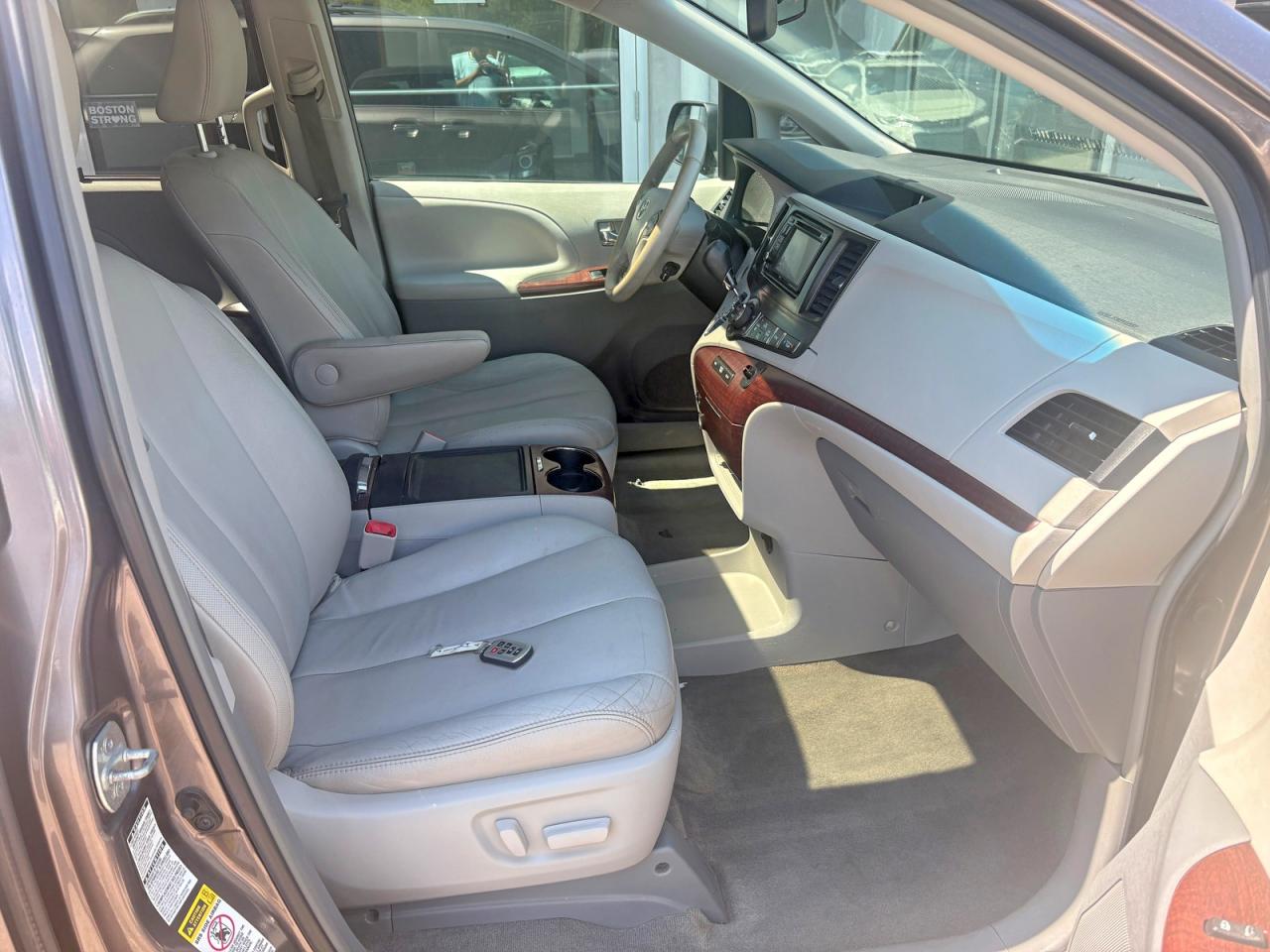 2013 Toyota Sienna Xle 7-passenger Серый vin: 5TDDK3DCXDS061618