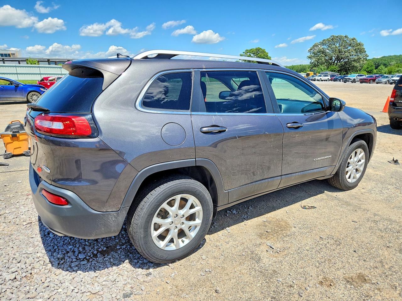 2015 Jeep Cherokee Latitude Gray vin: 1C4PJMCS9FW686352