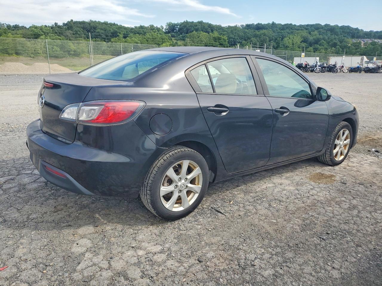 2010 Mazda 3 I Black vin: JM1BL1SG8A1153981