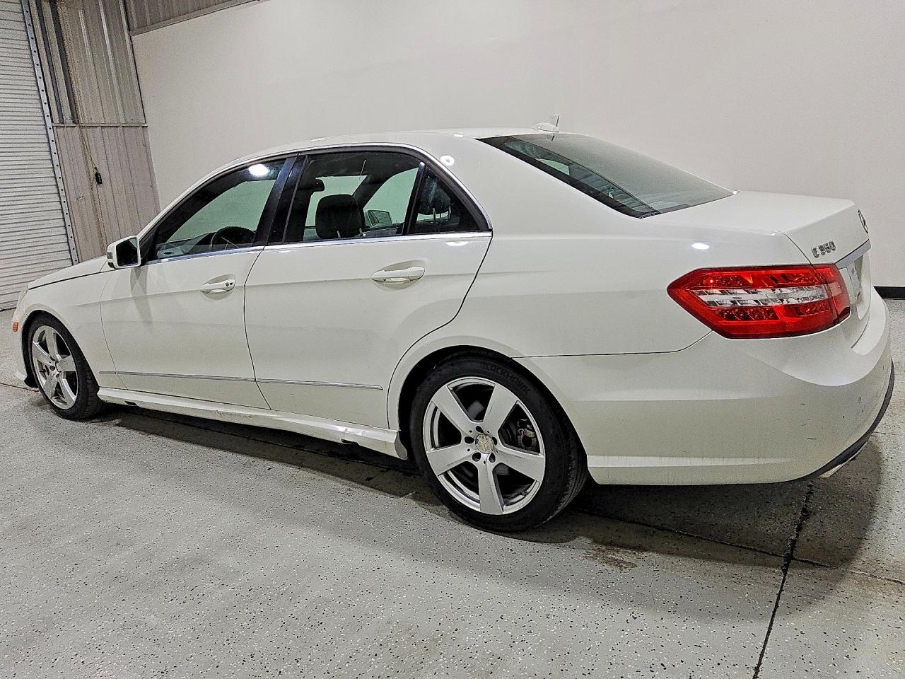 2011 Mercedes-benz E 350 White vin: WDDHF5GB5BA505136
