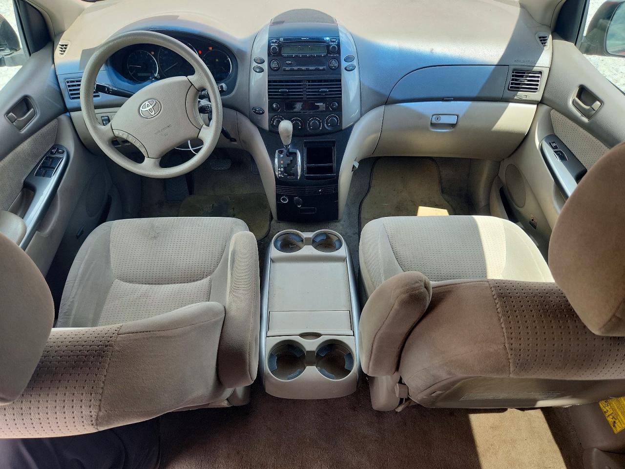 2010 Toyota Sienna Le 7-passenger Burgundy vin: 5TDKK4CC3AS341570