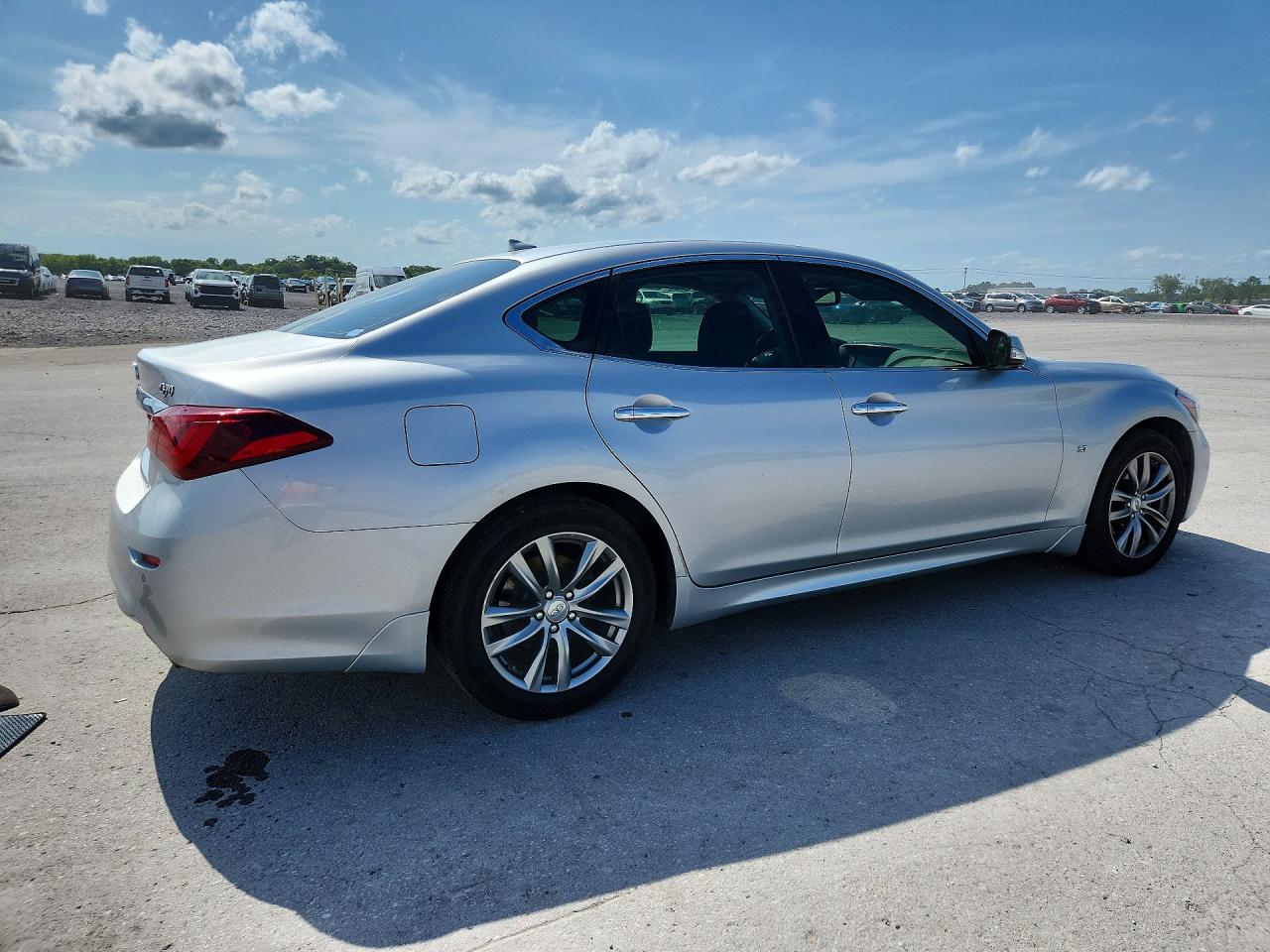 2015 Infiniti Q70 3.7 Silver vin: JN1BY1AP2FM540148