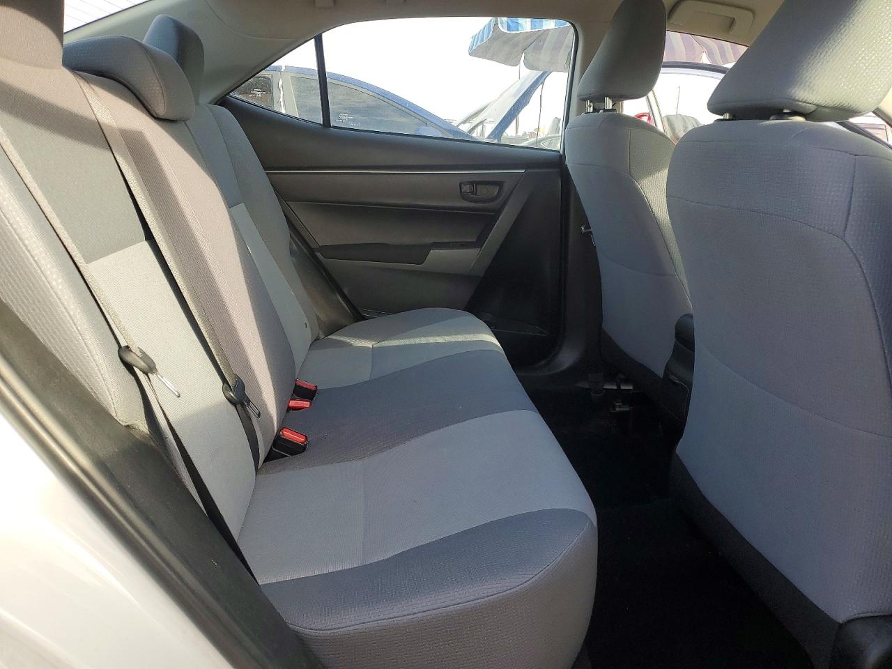 2015 Toyota Corolla L White vin: 5YFBURHE4FP355964