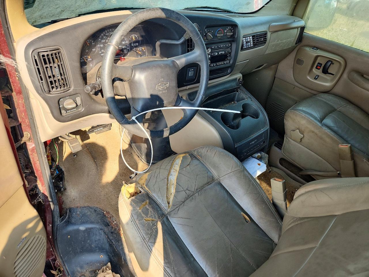 2002 Chevrolet Express G1500 Burgundy vin: 1GBFG65R021105462