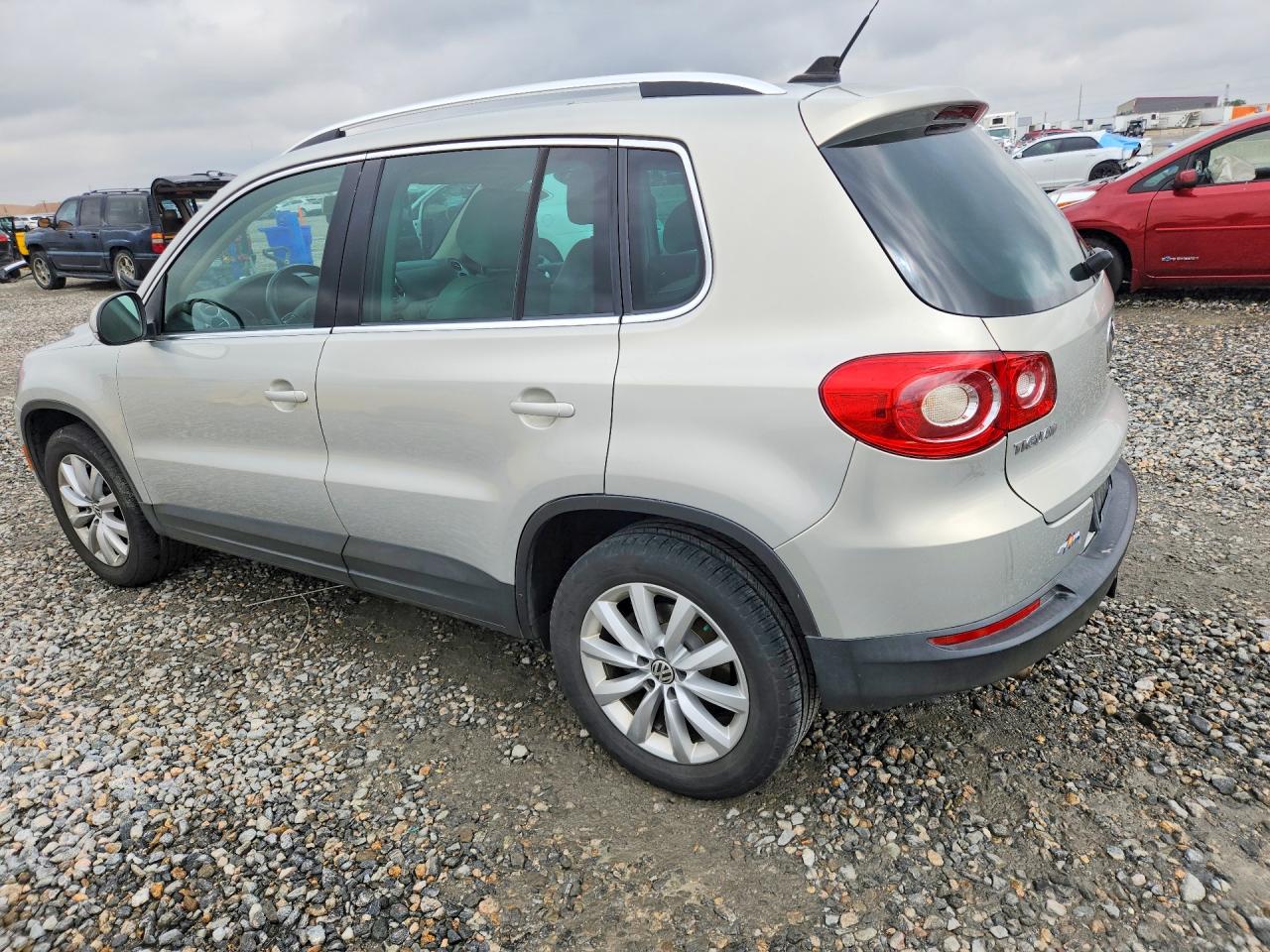 2011 Volkswagen Tiguan S Silver vin: WVGBV7AX6BW531617