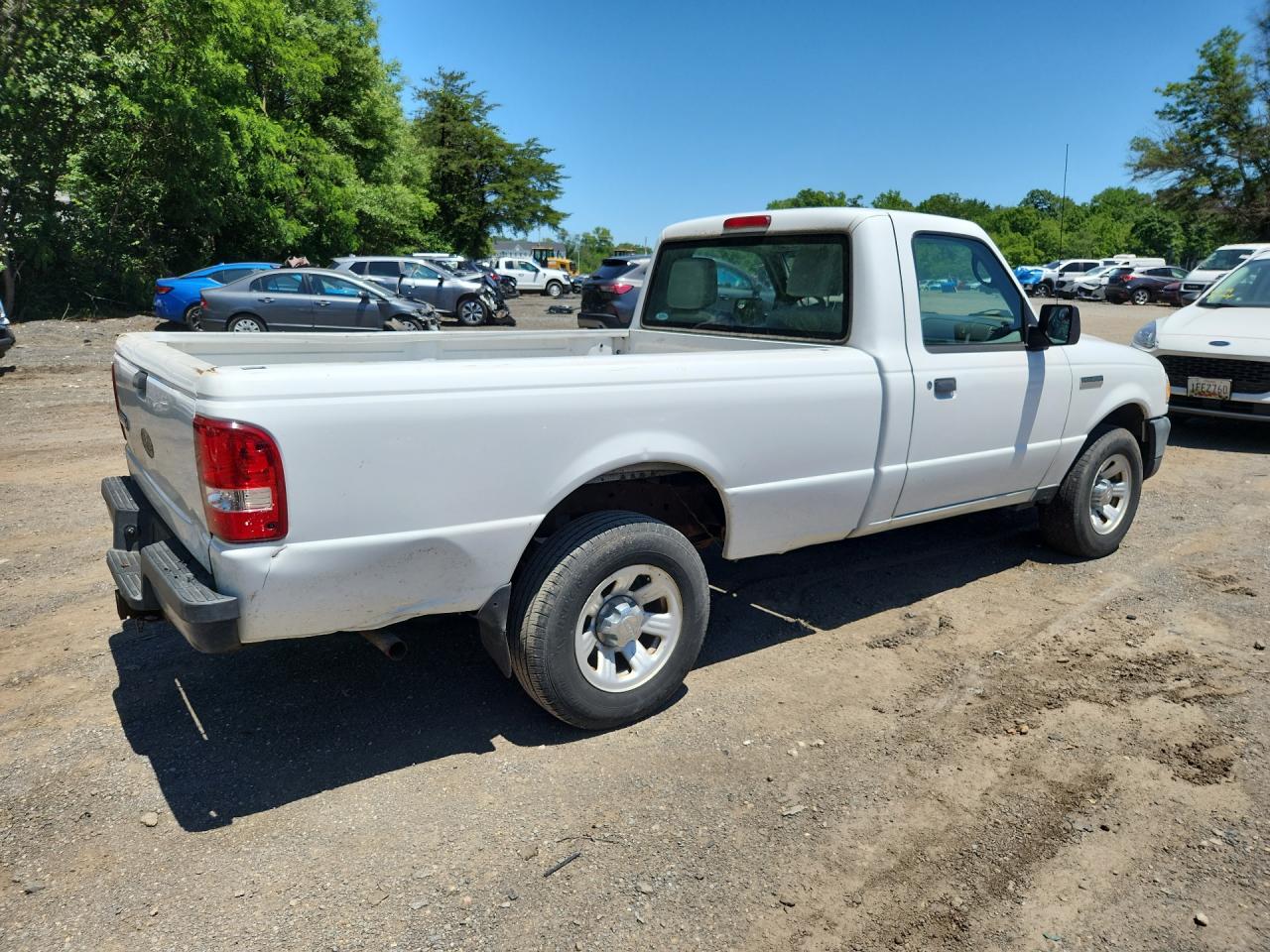 2010 Ford Ranger White vin: 1FTKR1AD8APA09799 Damage: Right Bed Side, Dent(S) W/ Paint Dmg, > 12 Inches