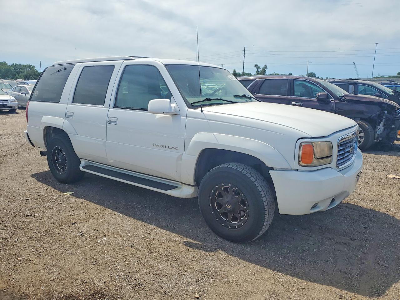 2000 Cadillac Escalade Luxury Белый vin: 1GYEK63R0YR230359