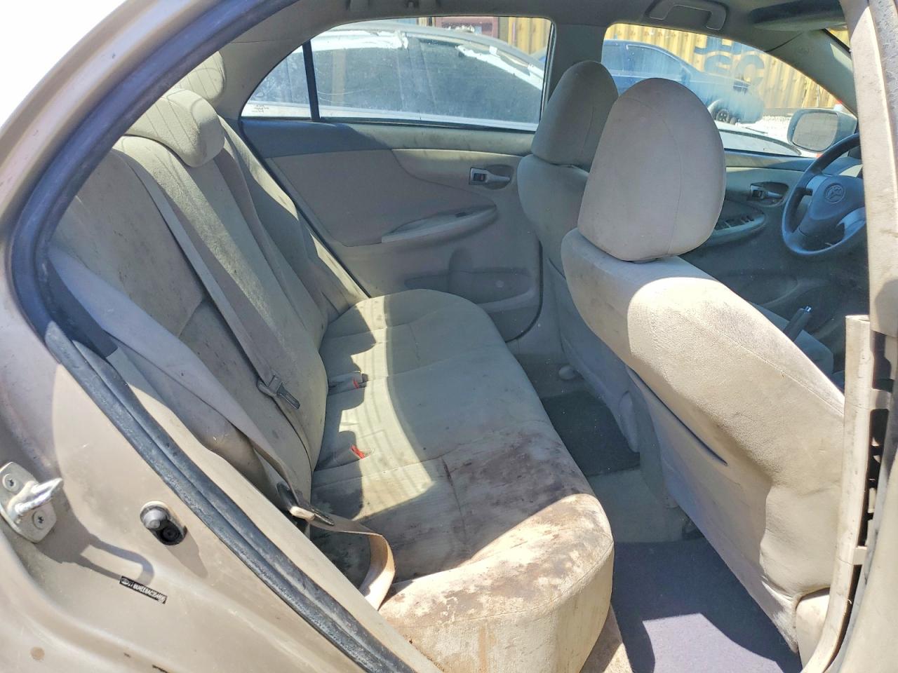 2010 Toyota Corolla Le Gold vin: 2T1BU4EE8AC354896