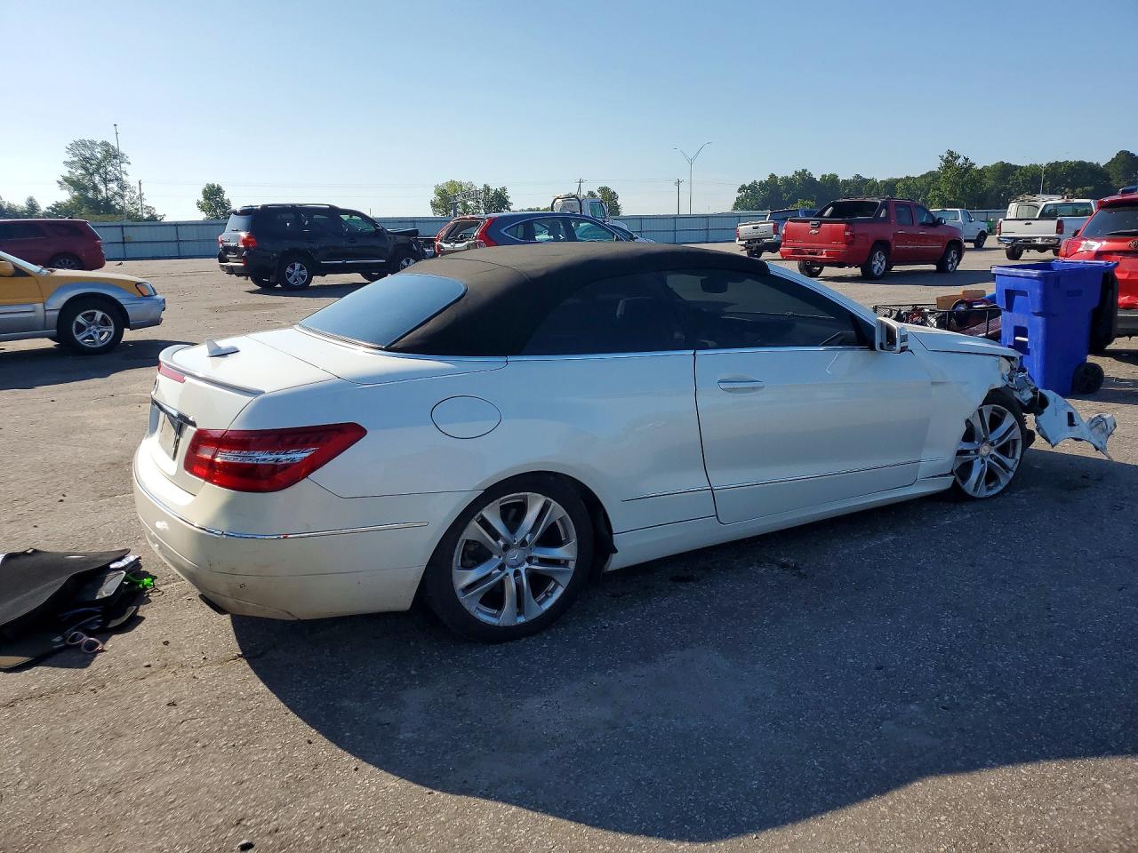 2011 Mercedes-benz E 350 White vin: WDDKK5GFXBF106648