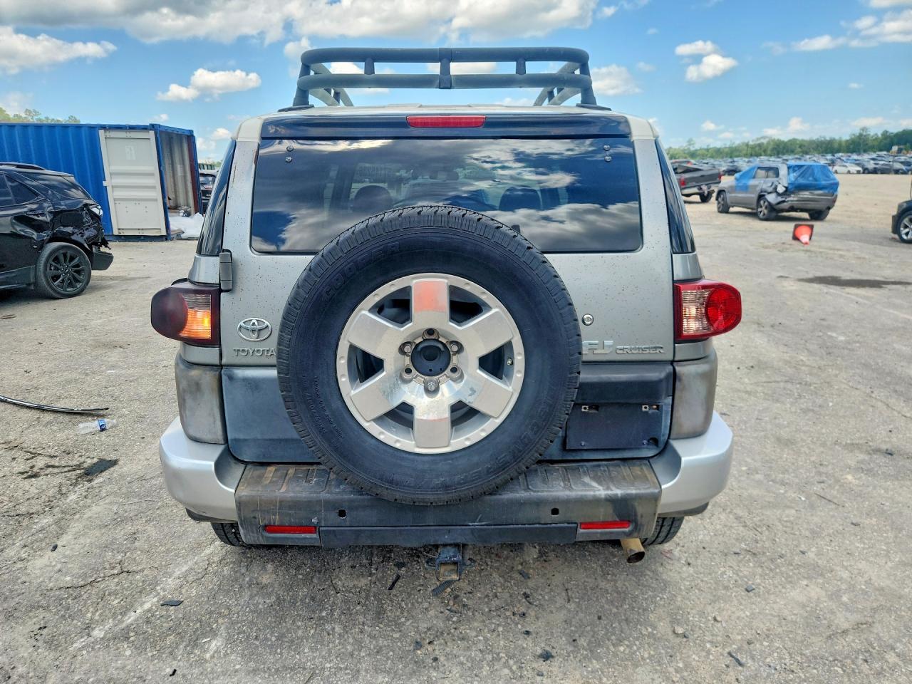 2010 Toyota Fj Cruiser Base Silver vin: JTEZU4BF4AK008656
