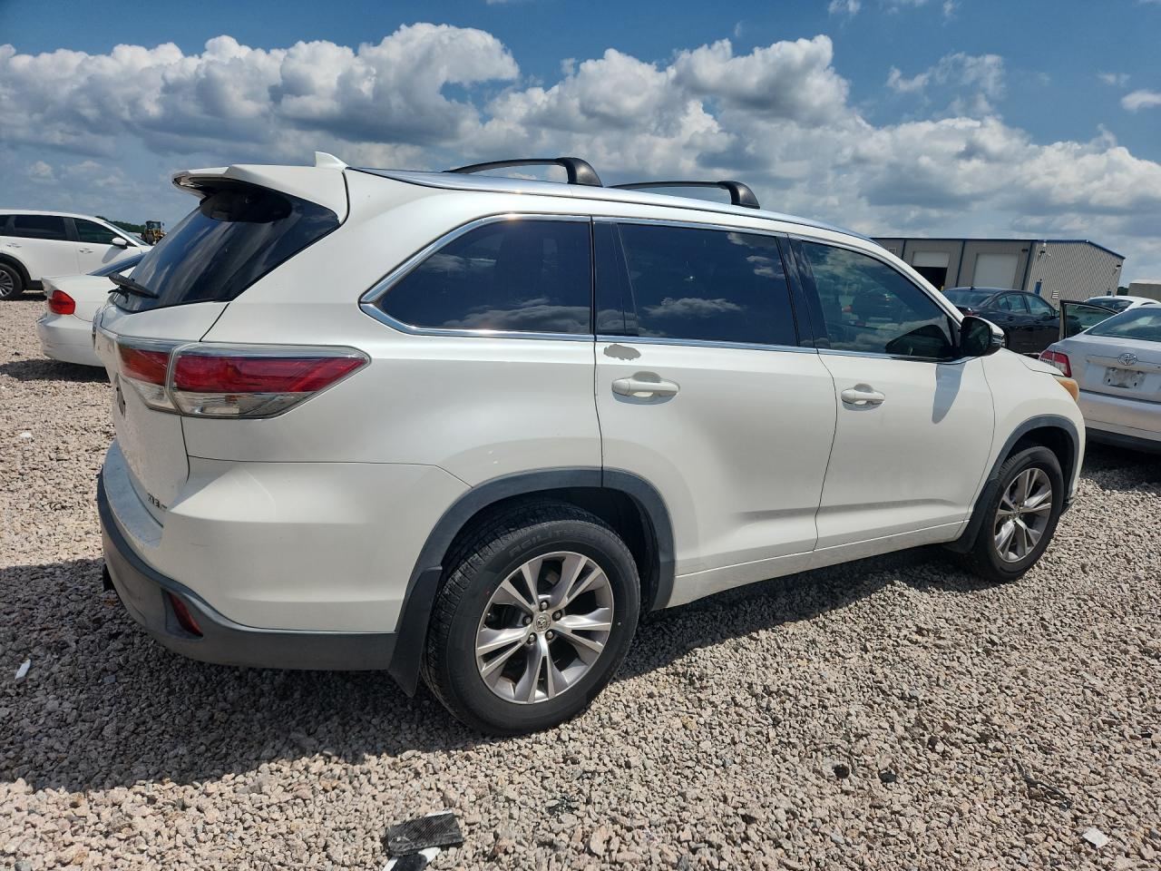 2015 Toyota Highlander Xle White vin: 5TDJKRFH7FS113224