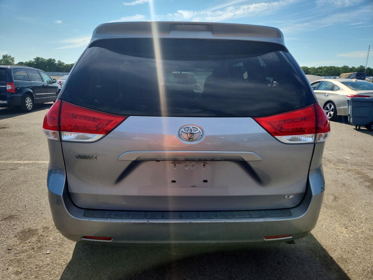 2012 Toyota Sienna Le Silver vin: 5TDKK3DC3CS197742