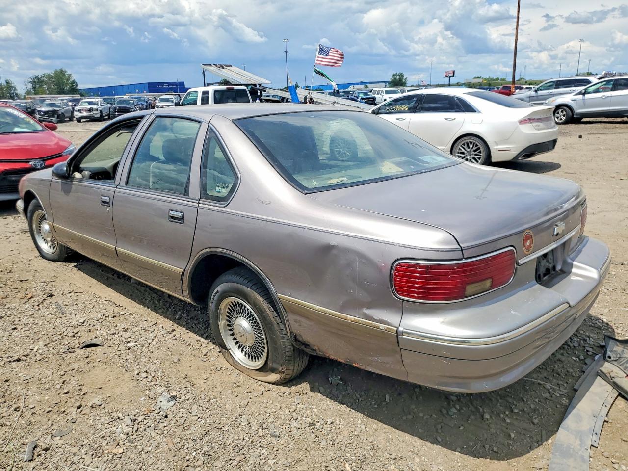 1996 Chevrolet Caprice Classic Cream vin: 1G1BL52W8TR187866