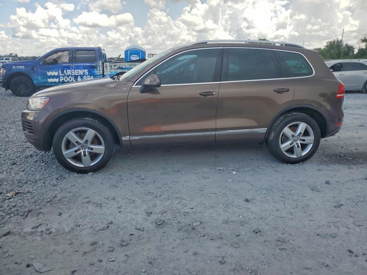 2014 Volkswagen Touareg V6 Tdi Brown vin: WVGEP9BP9ED008822