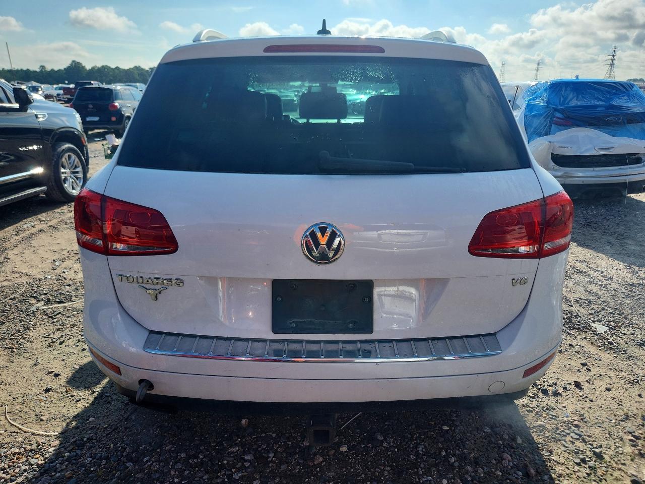 2012 Volkswagen Touareg V6 White vin: WVGEF9BP2CD008936