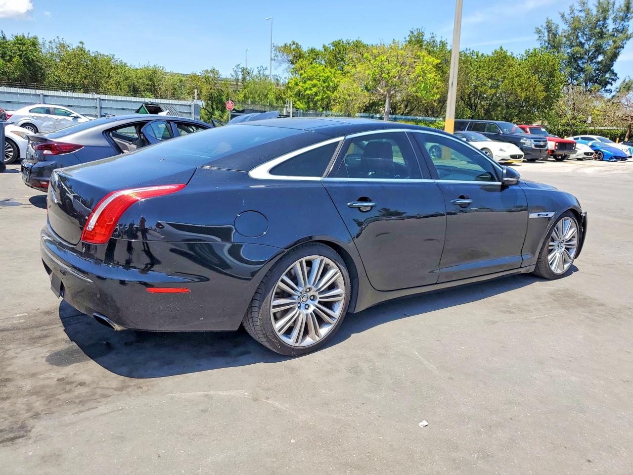 2012 Jaguar Xj Supercharged Черный vin: SAJWA1GE5CMV34303
