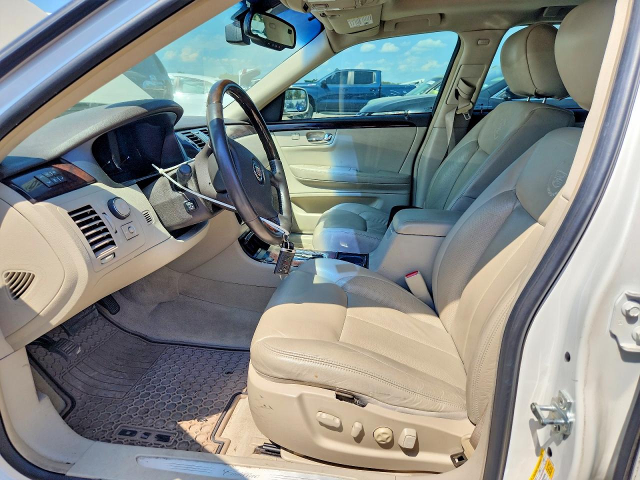 2011 Cadillac Dts Premium Collection Белый vin: 1G6KH5E69BU118932