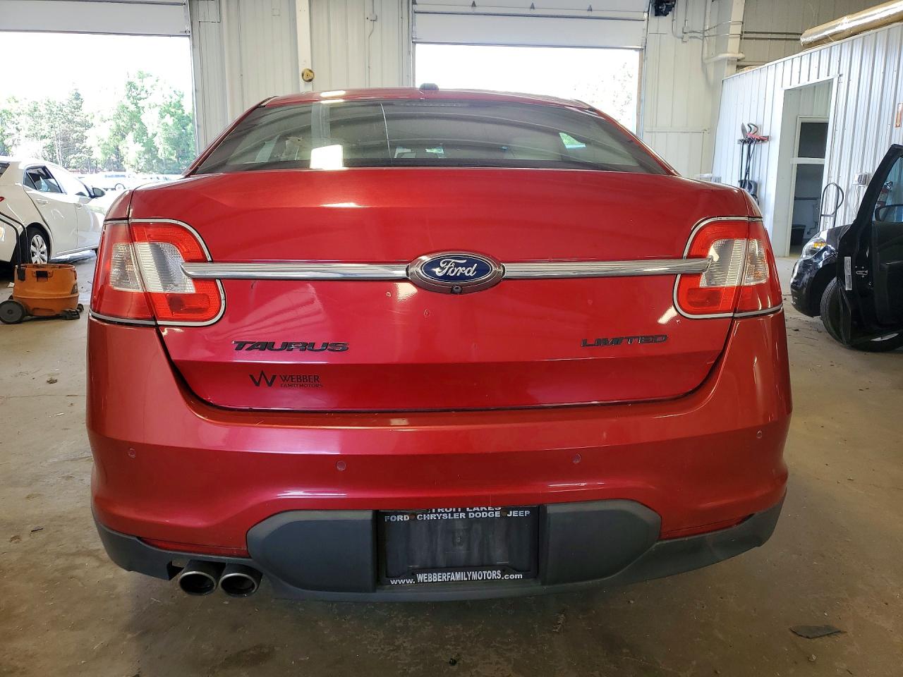 2012 Ford Taurus Limited Red vin: 1FAHP2FW1CG103628