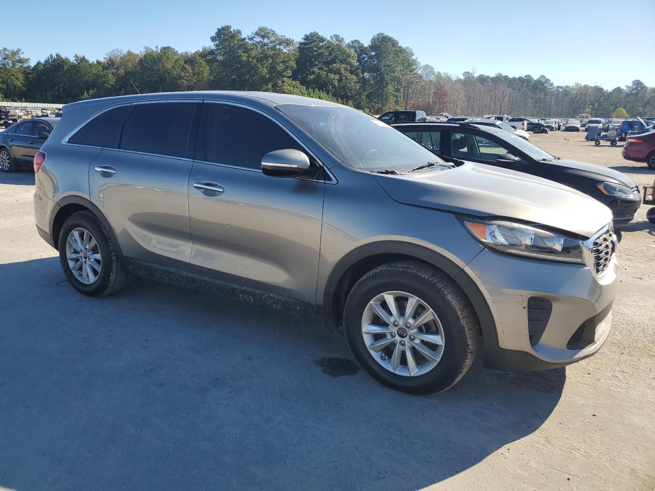 2019 Kia Sorento Lx Gray vin: 5XYPG4A5XKG548192