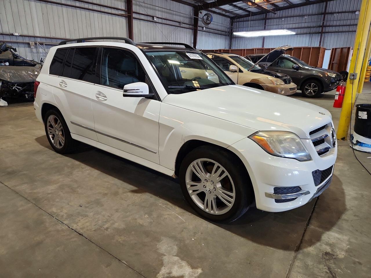 2015 Mercedes-benz Glk 350 White vin: WDCGG5HB8FG437638